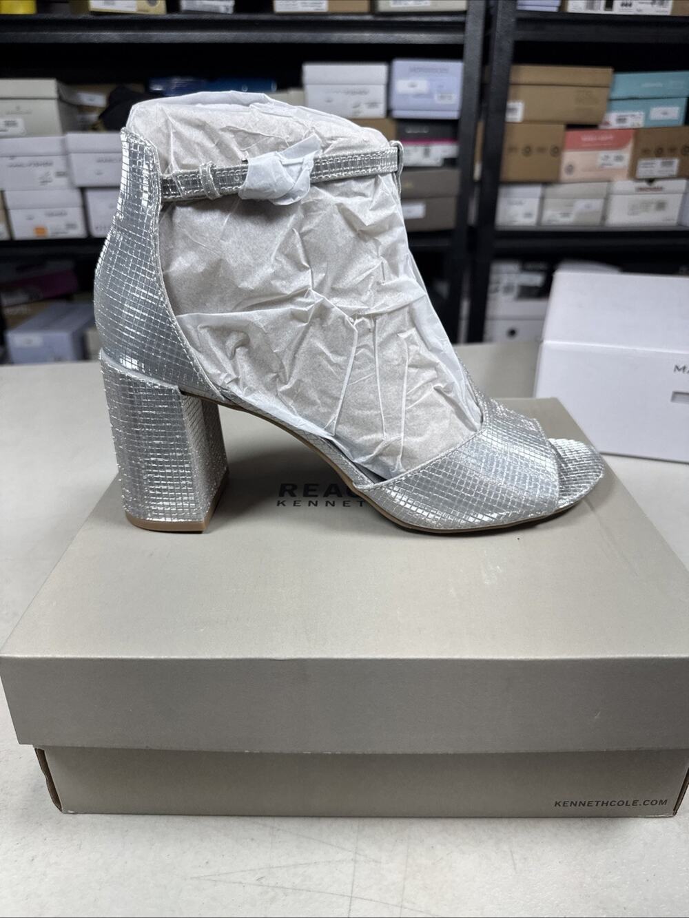 Women's 11 Kenneth Cole REACTION Levine Silver Grid Metallic